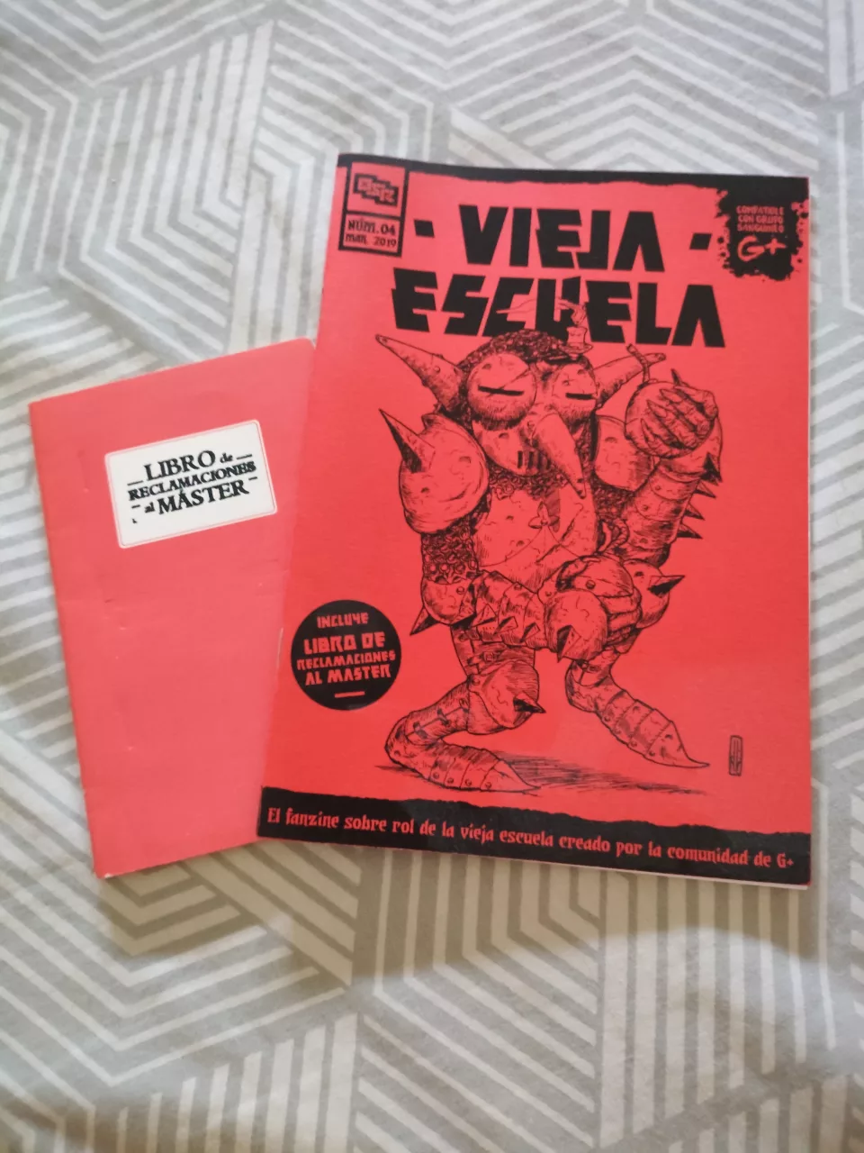 Vieja Escuela - Fanzine #4 + Libro de reclamaciones al máster, fotografía 1